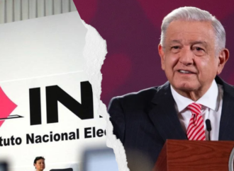 INE ordena a AMLO eliminar su posdata ‘hacia conservadores’ de las mañaneras