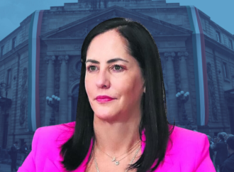 Lía Limón presenta licencia para buscar candidatura