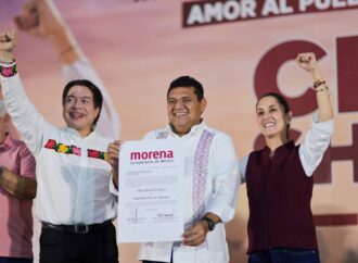 Recibe Javier May constancia como precandidato de Morena