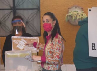 Pareja le confiesa a Claudia Sheinbaum que votará por ella