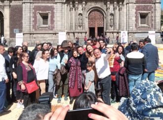 Clara Brugada cierra precampaña con elaboración de tapete artesanal