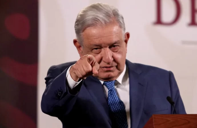 AMLO correlaciona a Tim Golden con Salinas de Gortari