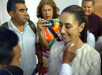 Claudia Sheinbaum recibe una ‘limpia con huevo’ tras su llegada a Mérida