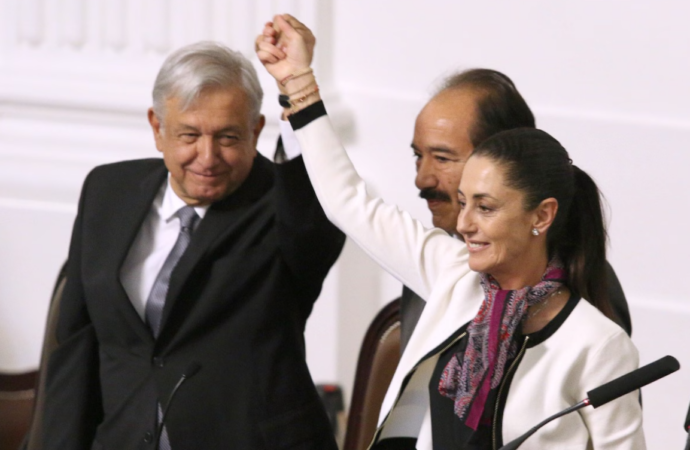 ‘Quieren amarrar navajas’: AMLO descarta conflicto con Sheinbaum por debate