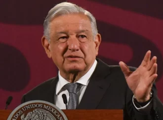 AMLO acusa ‘mano negra’ del INE en primer debate