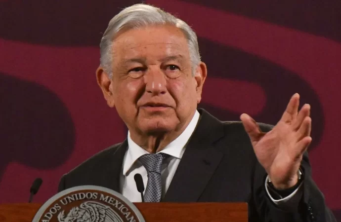 AMLO acusa ‘mano negra’ del INE en primer debate