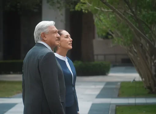 López Obrador y Sheinbaum se reúnen en Palacio Nacional