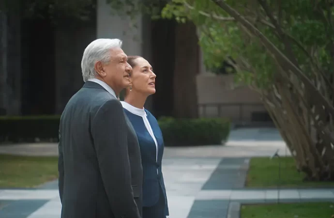 López Obrador y Sheinbaum se reúnen en Palacio Nacional