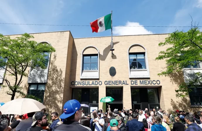 Mexicanos en el extranjero votaron entre problemas técnicos y filas interminables