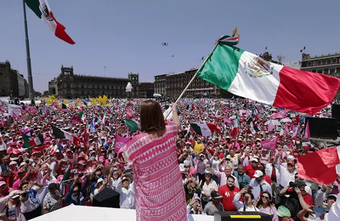 Le pide INE a activista explicar si financió cierre de Xóchitl en Zócalo