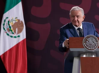 Exhorta AMLO al INE a no ceder ante presiones por “pluris”