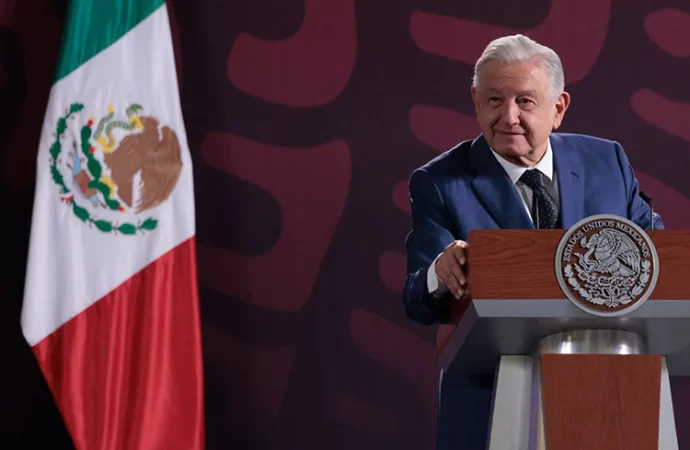 Exhorta AMLO al INE a no ceder ante presiones por “pluris”