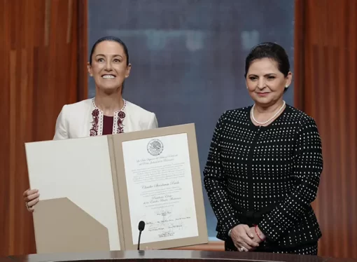 Recibe Claudia Sheinbaum constancia como presidente electa de México