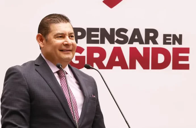 Presenta Alejandro Armenta creación del Centro Estatal de Estudios Municipales