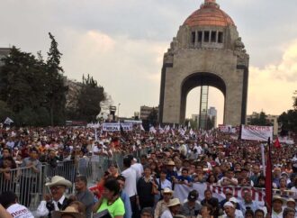 Simpatizantes de Claudia Sheinbaum abarrotan el Monumento a la Revolución