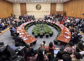 Se lanzan acusaciones mutuas Morena y PRD-PAN en sesión del INE