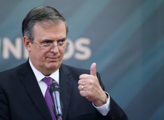Ebrard ya tendría ‘amarrada’ candidatura plurinominal al Senado con Morena