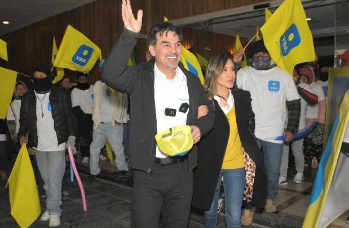 Pato Zambrano buscará arrebatarle a Mariana Rodríguez la alcaldía de Monterrey