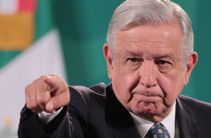 AMLO critica cobertura de medios hacia la ‘Marcha por la Democracia’
