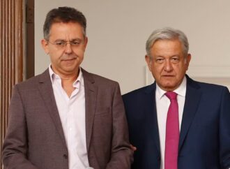 AMLO palomea integración de César Yáñez a la campaña de Sheinbaum