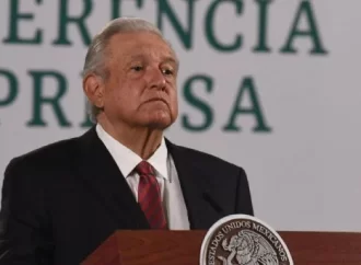 AMLO acusa campaña negra en su contra
