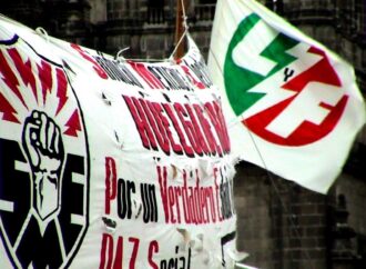 Cientos de electricistas protestan contra ministros 