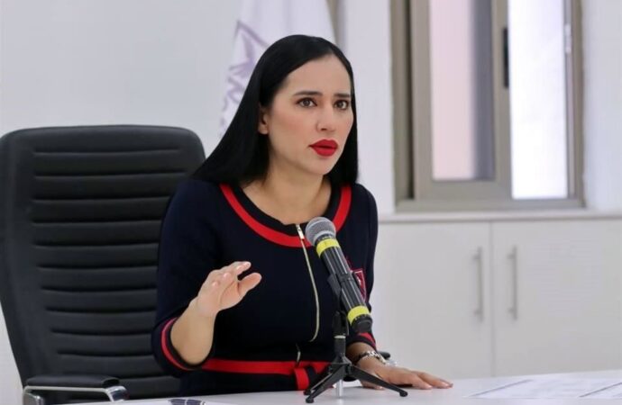 Sandra Cuevas propone fijar salario máximo de funcionarios en 50 mil pesos