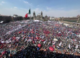 Morenistas abarrotan Zócalo previo al inicio de campaña de Sheinbaum