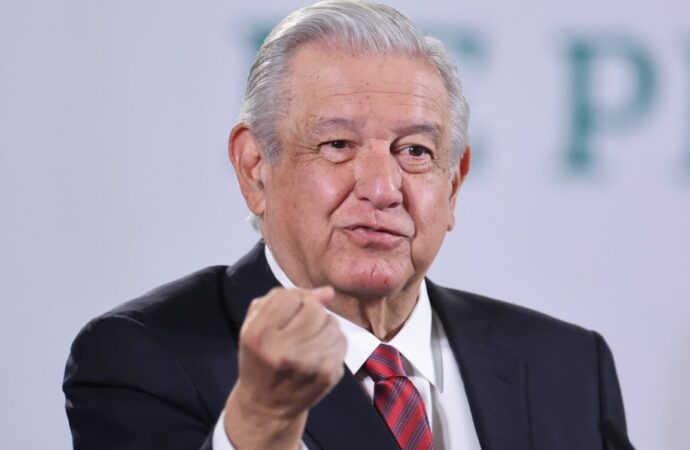 “¡Es la inquisición!”: AMLO ante posible prohibición de su libro ‘¡Gracias!’