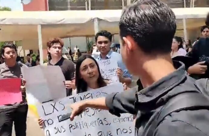 Estudiantes de la ITAM denuncian que no los dejaron ingresar a ponencia de Xóchitl Gálvez