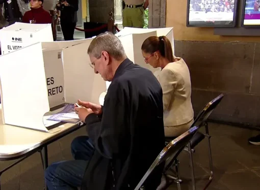 Sheinbaum ejerce su voto en elección histórica